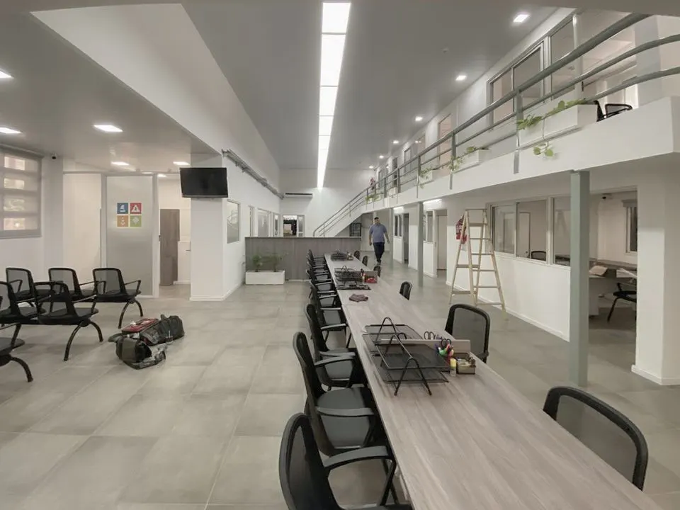 Remodelación Cortada Biosca — Comercial